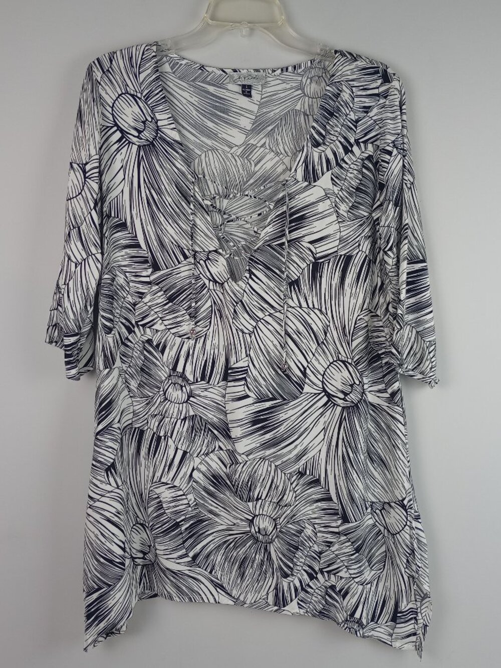 J Valdi Womens S Black White 3/4 Sleeve Flower Shark Bite Tunic Cover Dress Top